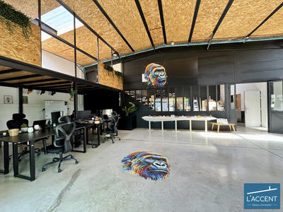 Entrepôt - 301 m²
