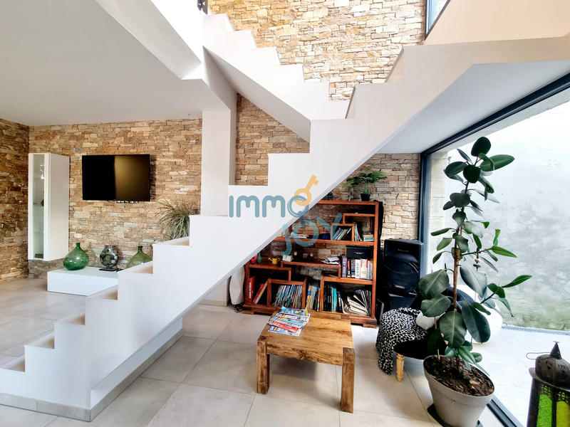 Maison - 257 m² - 10 pièces