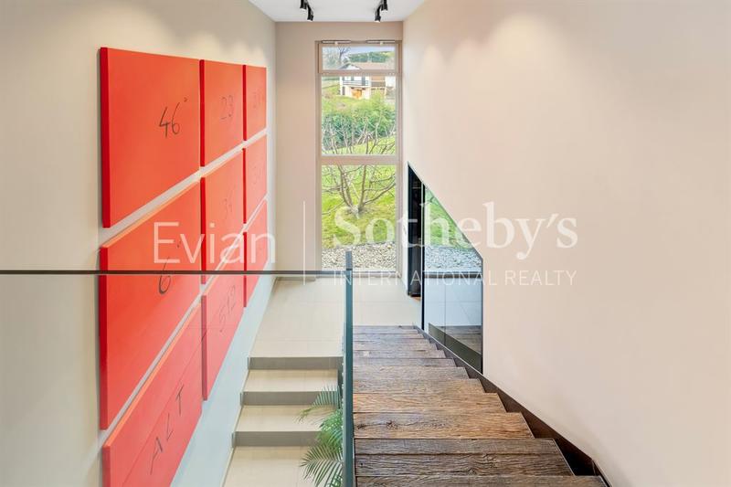 Maison - 302 m² - 7 pièces