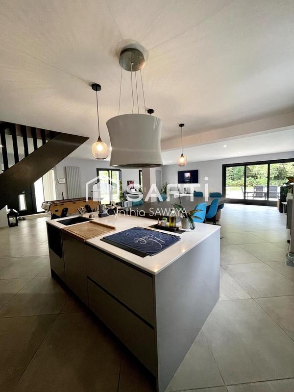 Maison - 180 m² - 7 pièces