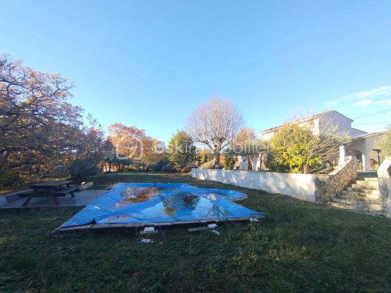 Maison - 215 m² - 6 pièces