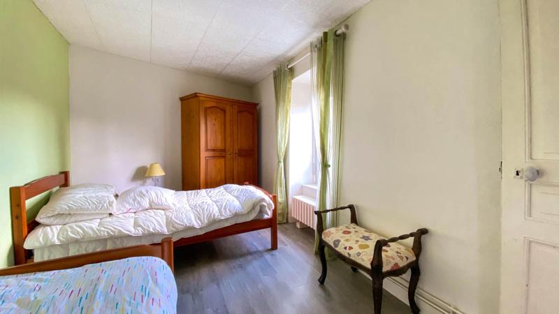 Maison - 220 m² - 7 pièces