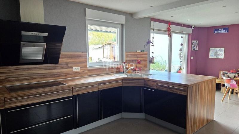 Maison - 225 m² - 8 pièces