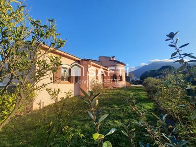 Villa - 211 m² - 7 pièces