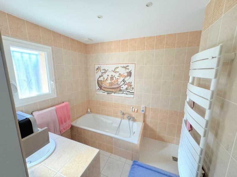 Maison - 250 m² - 7 pièces