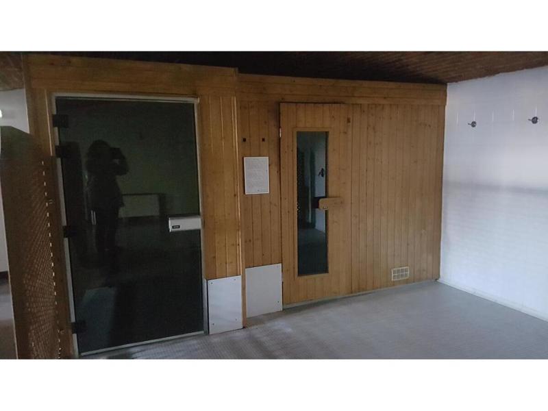 Local commercial - 2 459 m² - 70 pièces