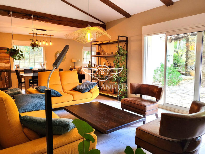 Maison traditionnelle - 275 m² - 8 pièces