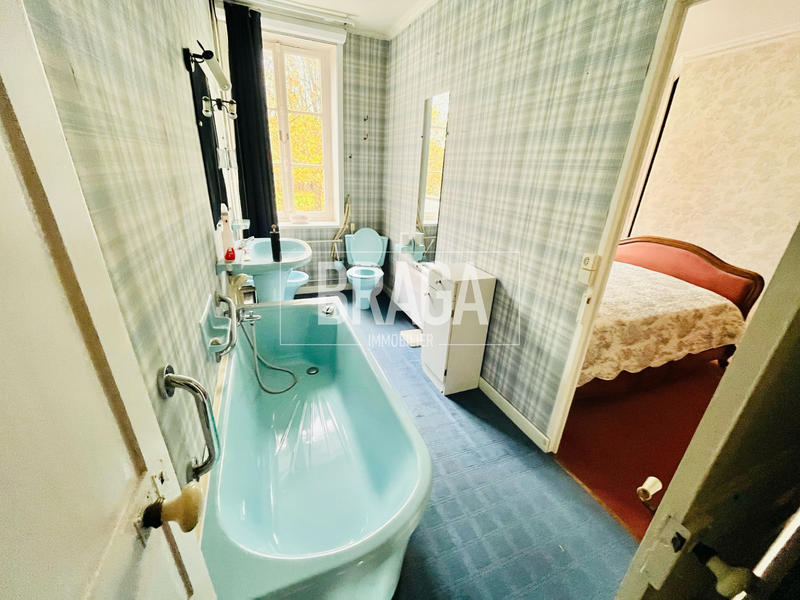 Maison - 230 m² - 12 pièces