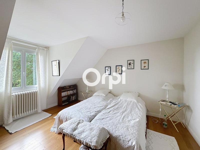 Maison - 245 m² - 9 pièces