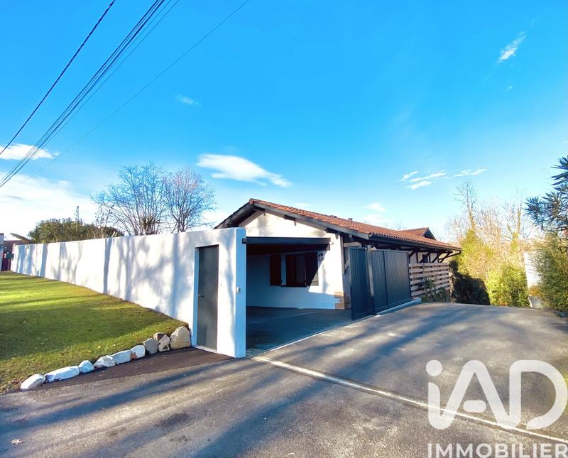 Maison - 220 m² - 7 pièces