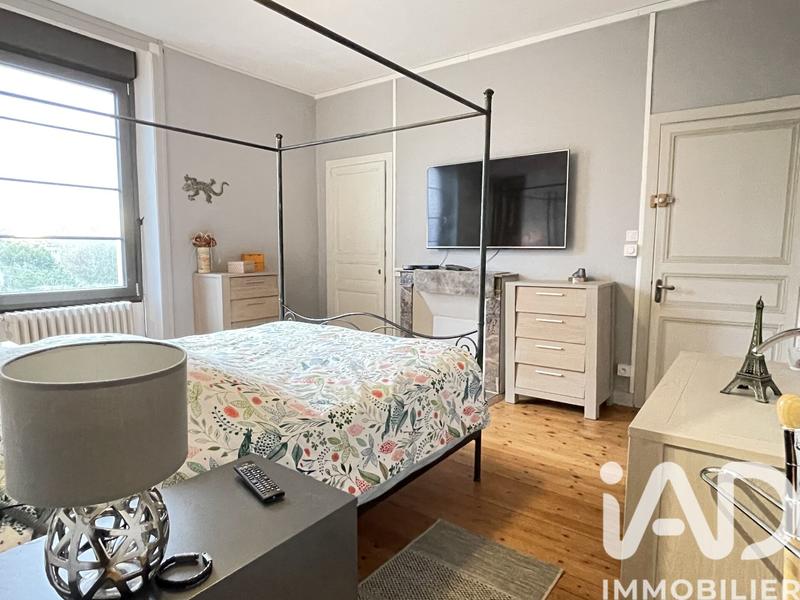 Maison - 239 m² - 9 pièces