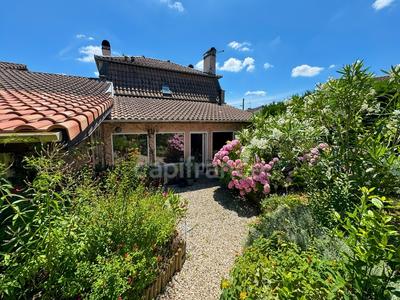 Maison - 208 m² - 9 pièces