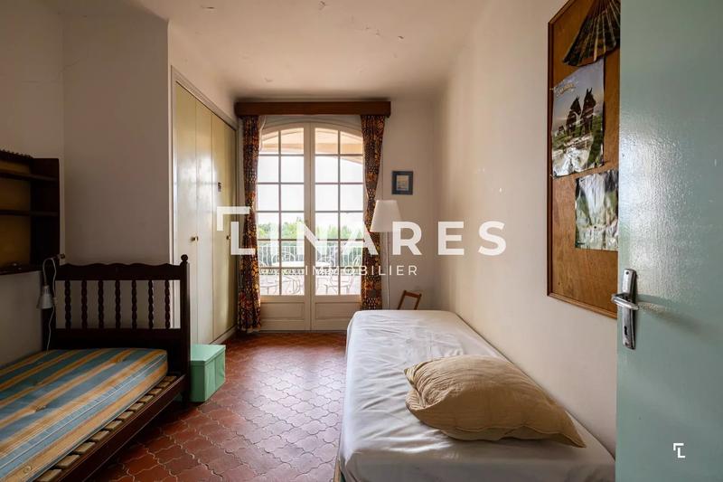 Maison - 240 m² - 7 pièces