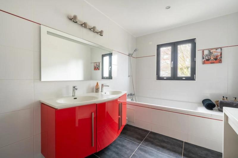 Maison - 225 m² - 8 pièces