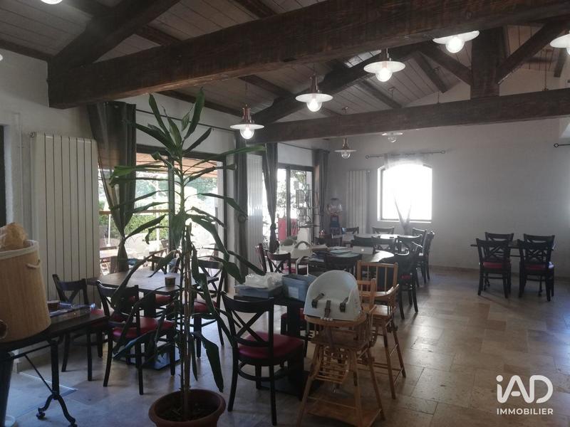 Local commercial - 242 m²