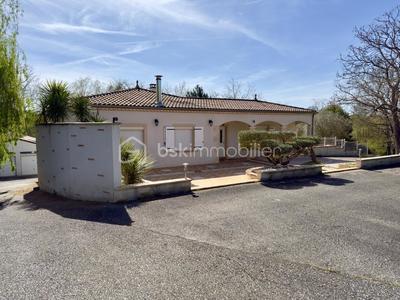 Maison traditionnelle - 218 m² - 6 pièces