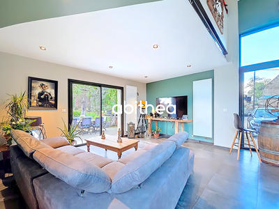 Maison - 270 m² - 9 pièces