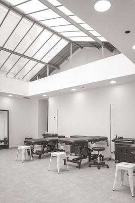 Karbone Studio (Piercing &amp; Tatouage)