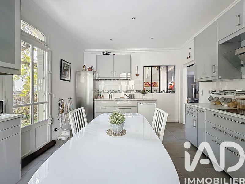 Maison - 214 m² - 7 pièces