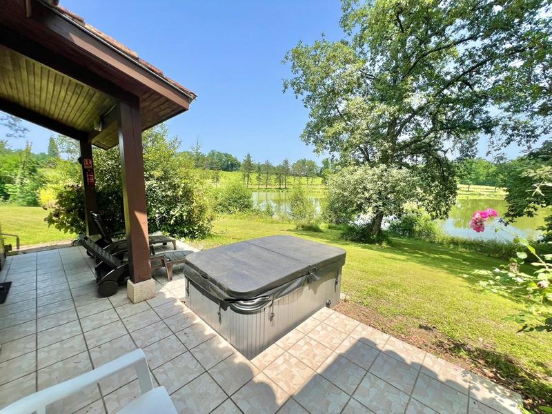 Local commercial - 1 200 m² - 20 pièces