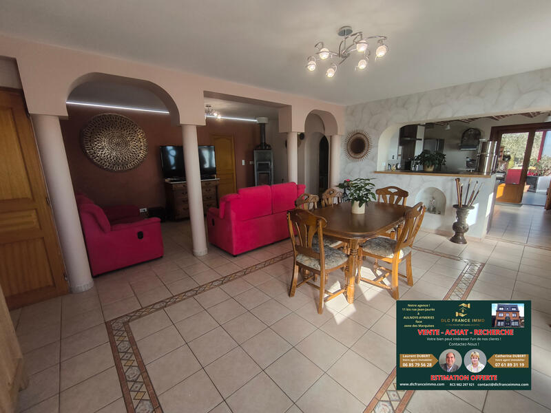 Maison - 220 m² - 9 pièces