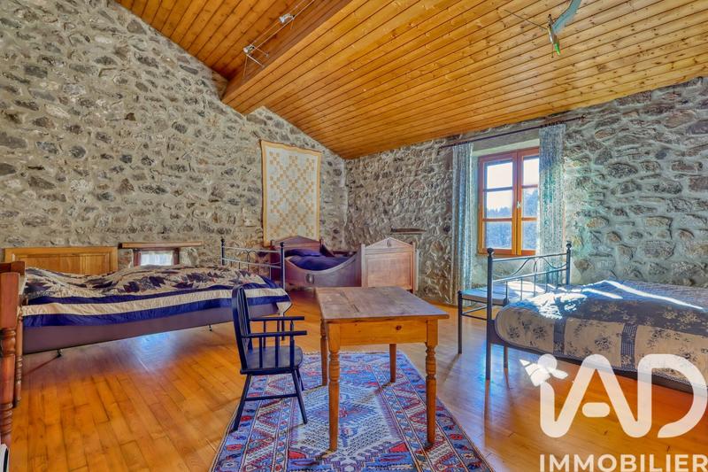 Maison - 215 m² - 6 pièces