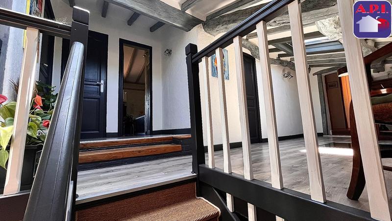 Maison - 220 m² - 5 pièces