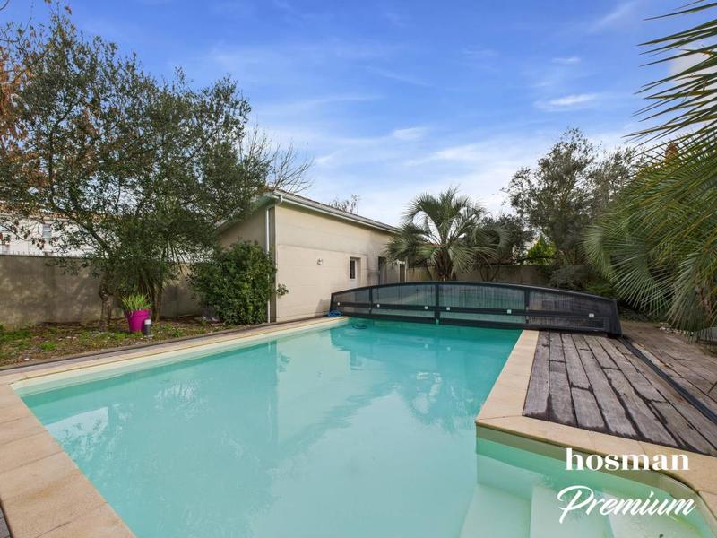 Maison - 220 m² - 6 pièces