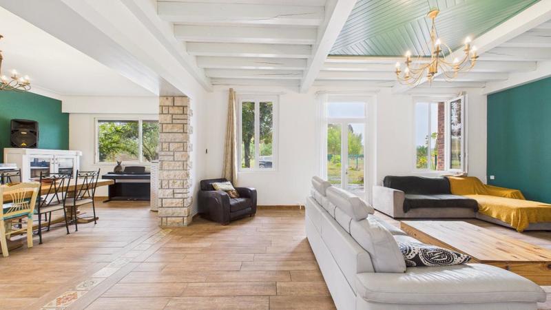 Maison - 256 m² - 9 pièces