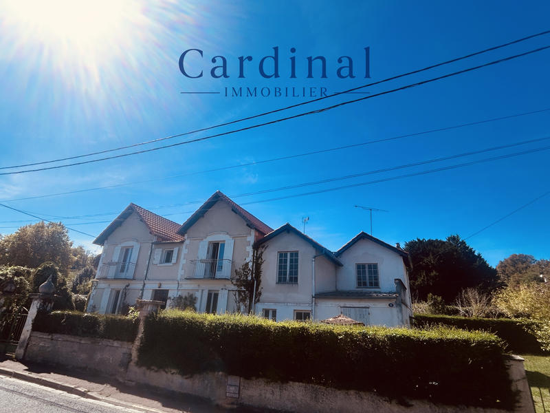 Maison - 230 m² - 10 pièces