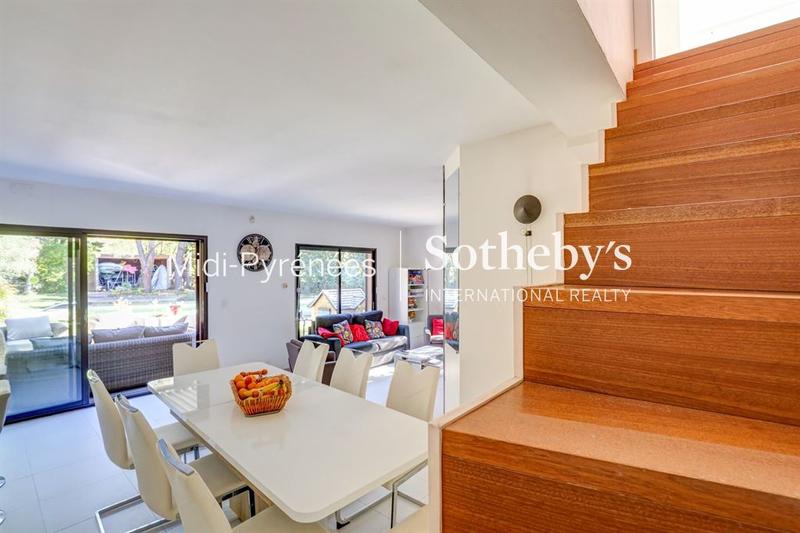 Maison - 210 m² - 8 pièces