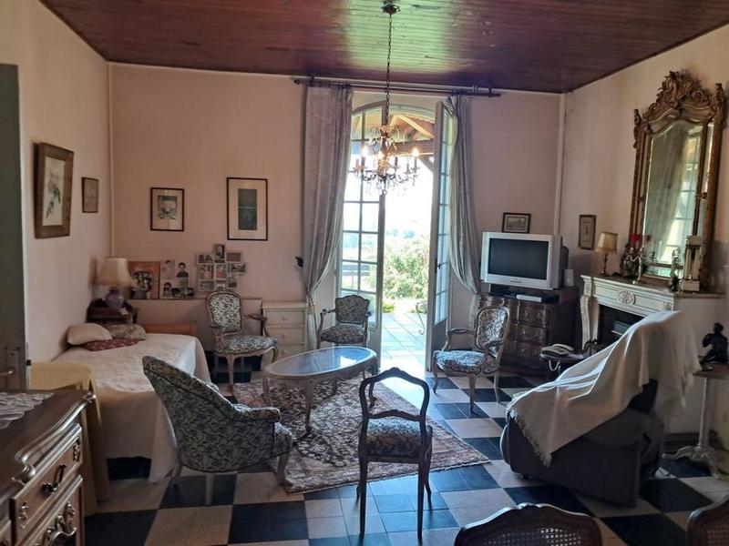 Propriété - 201 m² - 8 pièces