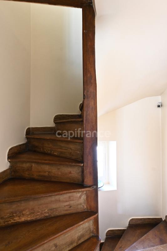 Maison - 230 m² - 9 pièces