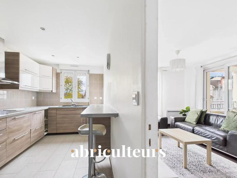 Appartement - 90 m² - 4 pièces