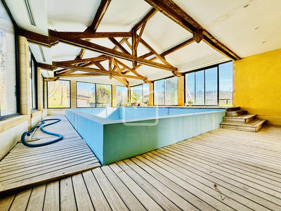 Propriété - 2 135 m² - 52 pièces