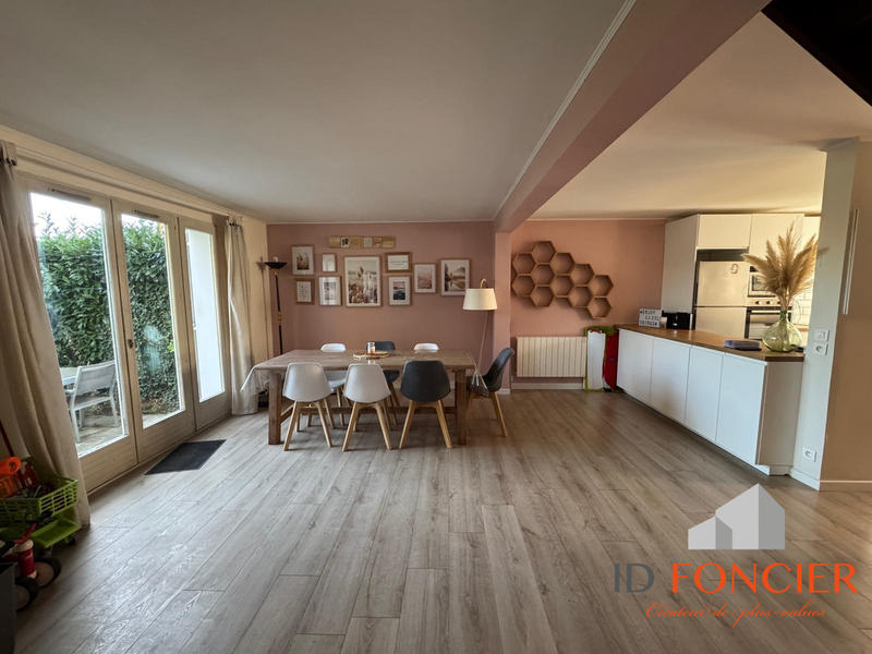 Maison - 97 m² - 5 pièces