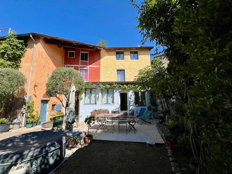 Maison - 214 m² - 5 pièces