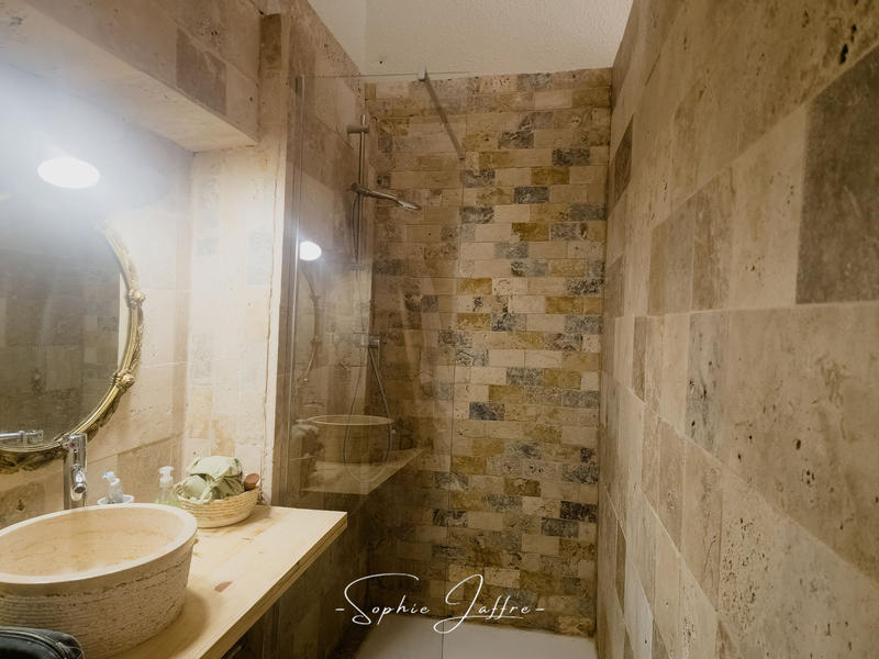 Mas - 273 m² - 8 pièces