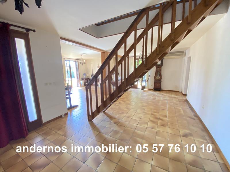 Maison traditionnelle - 239 m² - 10 pièces