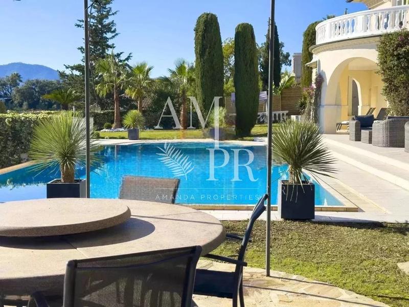 Villa - 319 m² - 5 pièces