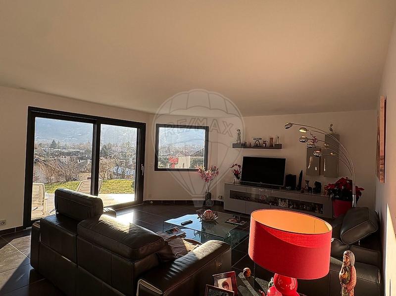 Villa - 185 m² - 6 pièces