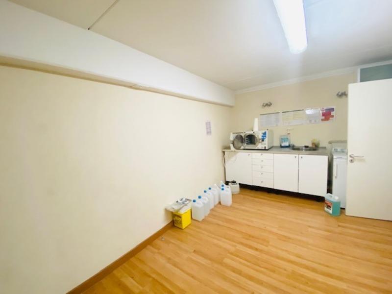 Local commercial - 331 m² - 25 pièces