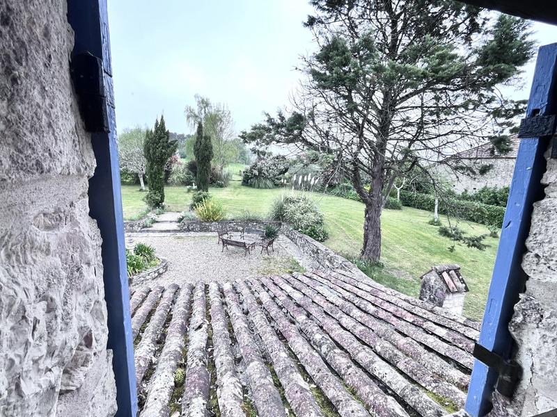 Maison traditionnelle - 293 m² - 10 pièces