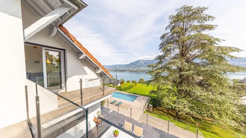 Maison - 207 m² - 10 pièces