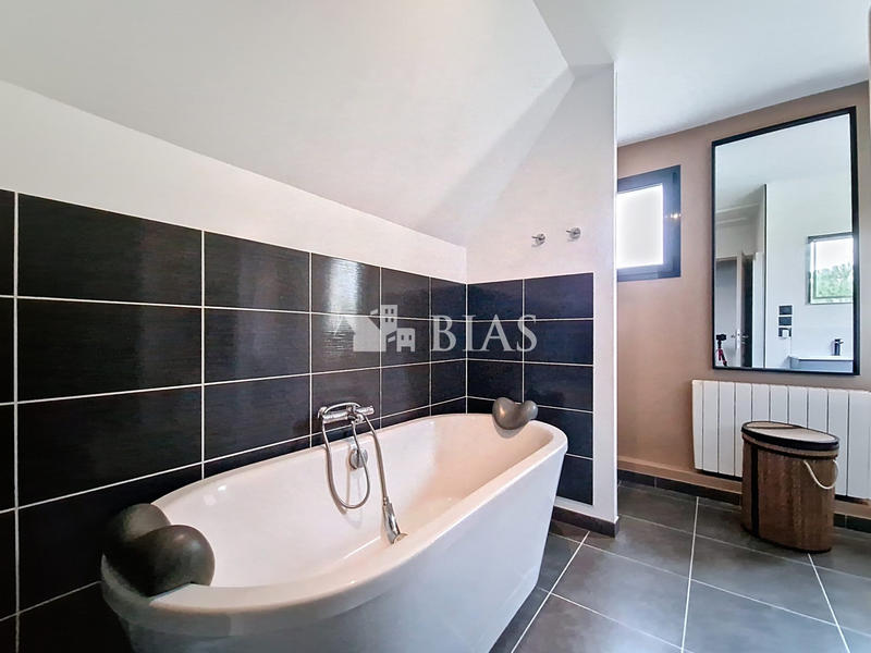 Maison contemporaine - 197 m² - 7 pièces