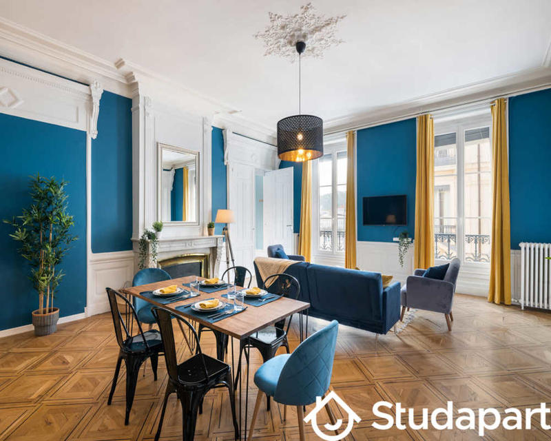 Chambre - 250 m² - 1 pièce