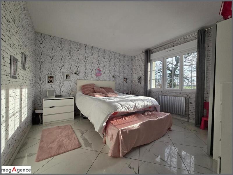 Maison - 237 m² - 8 pièces