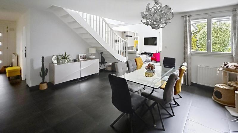 Maison - 215 m² - 8 pièces