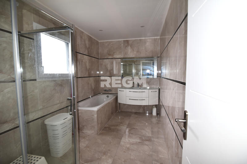 Maison - 138 m² - 5 pièces