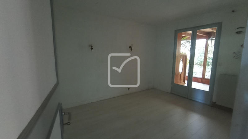 Maison - 180 m² - 7 pièces